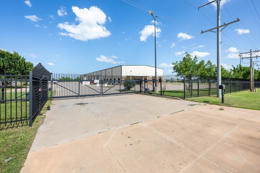 13020 S Sunnylane Rd, Moore, OK à louer - Photo de l’immeuble – Image 2 sur 69