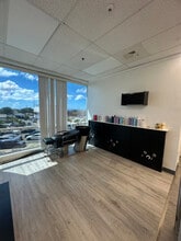 94-615 Kupuohi St, Waipahu, HI à louer Photo intérieure– Image 2 sur 3