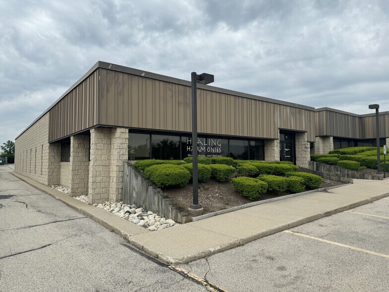 3720 N 124th St, Wauwatosa, WI à louer - Photo de l’immeuble – Image 2 sur 2