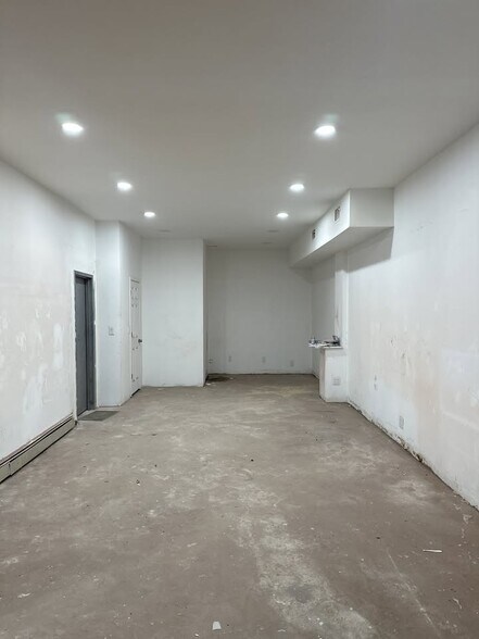 12516 Jamaica Ave, Richmond Hill, NY à louer - Photo de l’immeuble – Image 3 sur 4