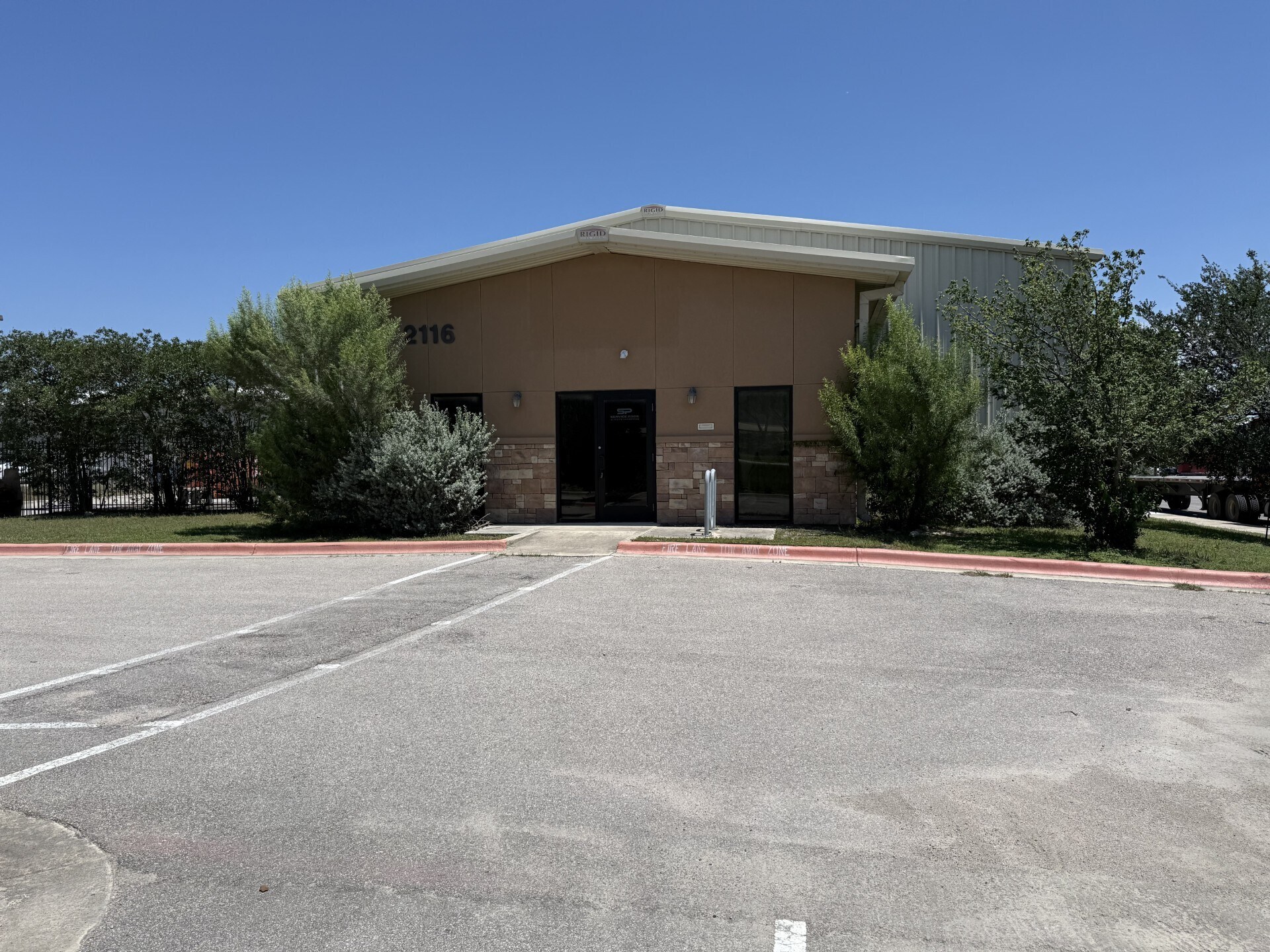 2116 Picadilly Dr, Round Rock, TX à louer Photo de l’immeuble– Image 1 sur 4