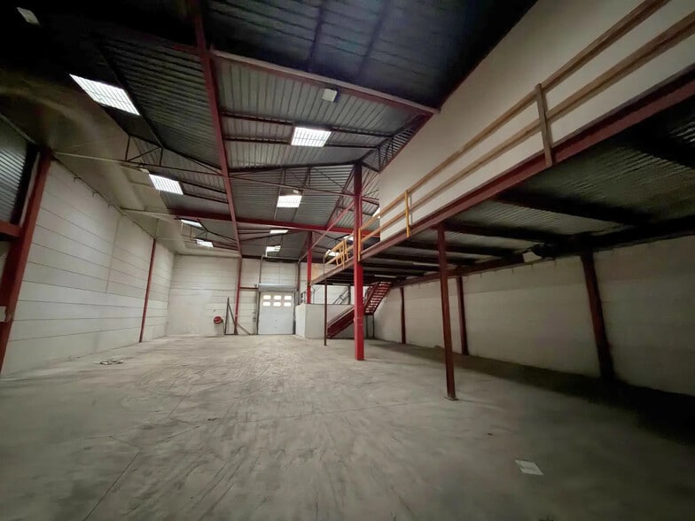 Local d’activités dans Marseille à louer - Photo intérieure – Image 2 sur 12