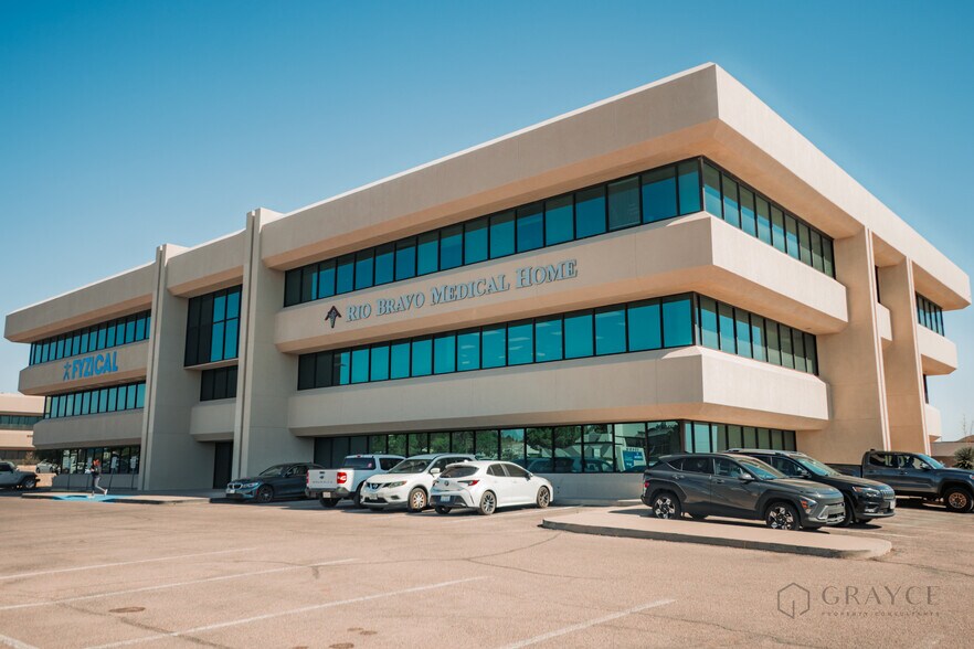 10460 Vista Del Sol Dr, El Paso, TX à louer - Photo de l’immeuble – Image 3 sur 14