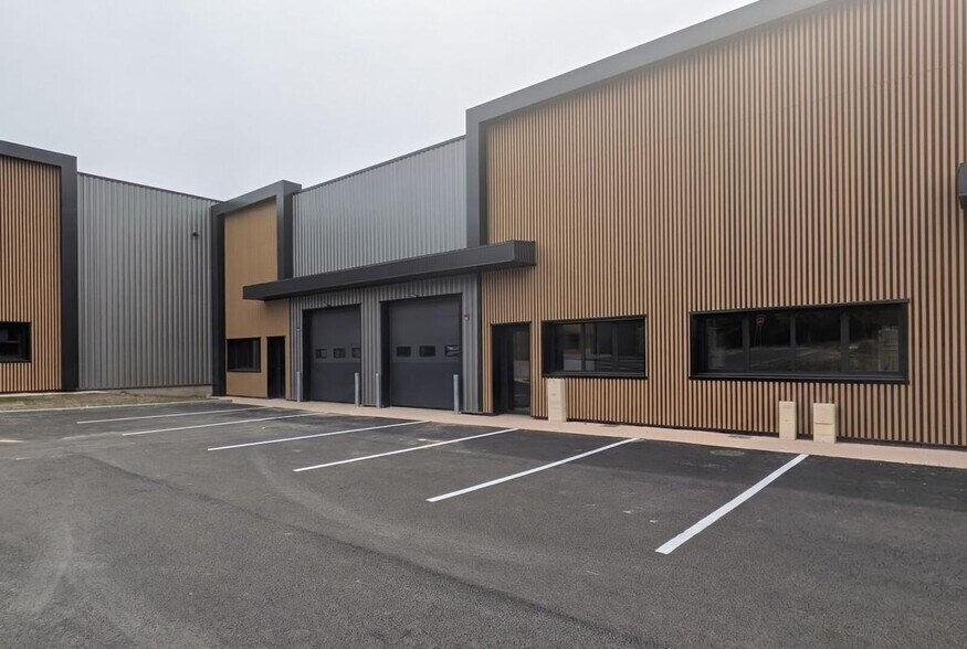 Local d'activités dans Saint-Avé à vendre - Photo de l’immeuble – Image 2 sur 5