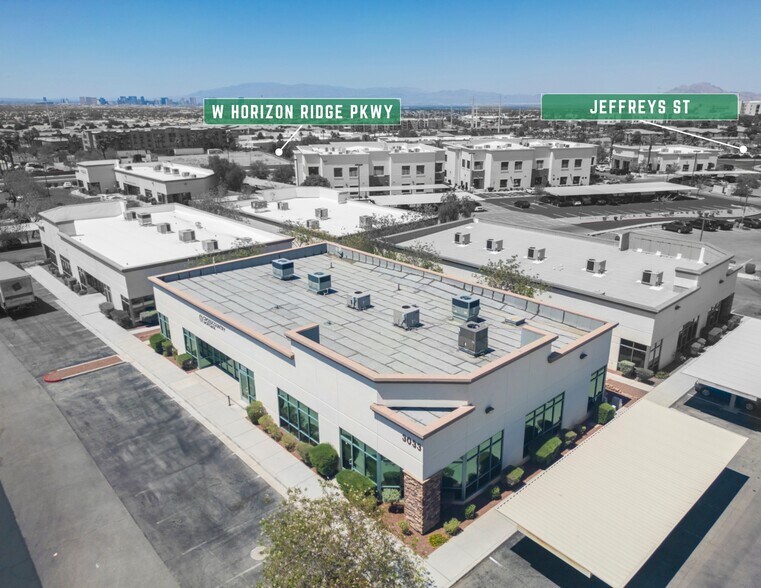 3033 W Horizon Ridge Pky, Henderson, NV à vendre - Photo de l’immeuble – Image 3 sur 41