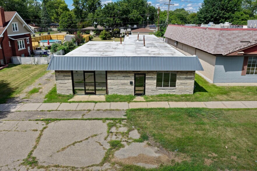 21040 Ecorse Rd, Taylor, MI à vendre - Photo de l’immeuble – Image 2 sur 4