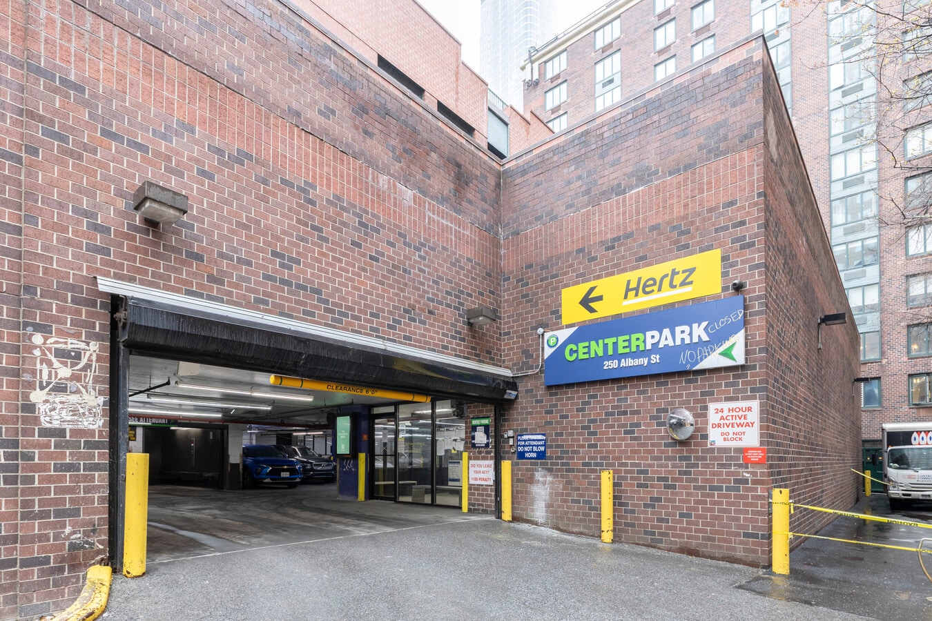 250 Albany St, New York, NY 10280 - Lot Garage -  - Photo intérieure - Image 2 of 9