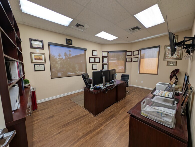 41750 Rancho Las Palmas Dr, Rancho Mirage, CA à vendre - Photo intérieure – Image 3 sur 12