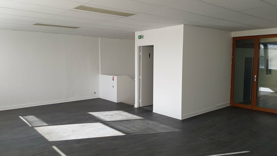 12 Rue Des Cerisiers, Lisses à louer - Photo intérieure – Image 3 sur 6