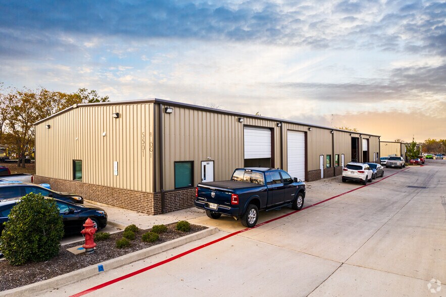 5501 Fishtrap Rd, Denton, TX à louer - Photo de l’immeuble – Image 2 sur 17