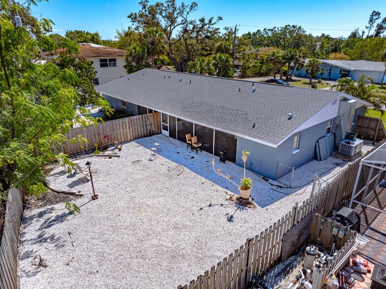 2131 Montclair Dr, Sarasota, FL à vendre - Photo de l’immeuble – Image 2 sur 4