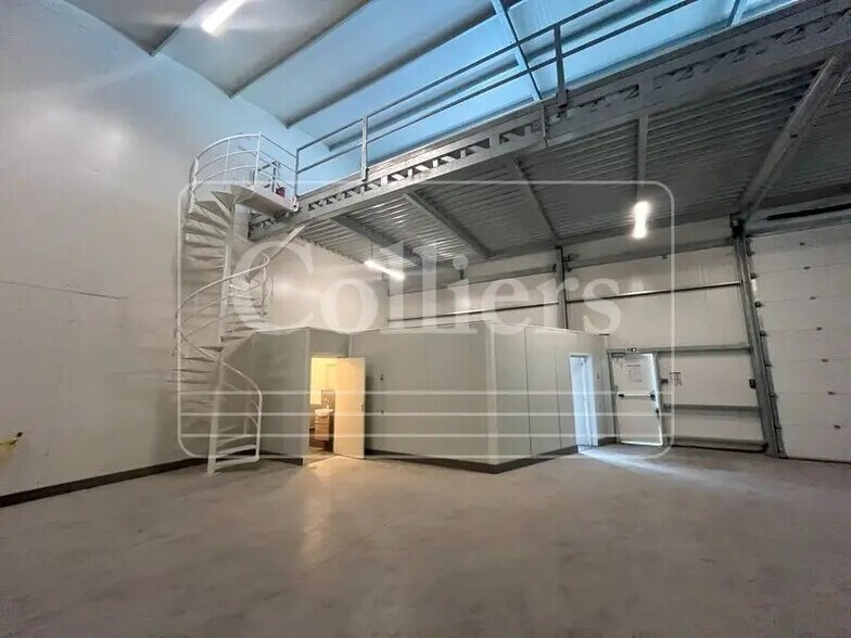 Local d’activités dans Gémenos à louer - Photo intérieure – Image 2 sur 5