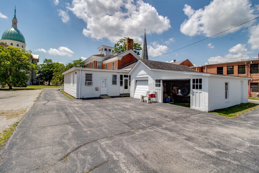 212 E Main St, Carlinville, IL à vendre - Photo de l’immeuble – Image 2 sur 44