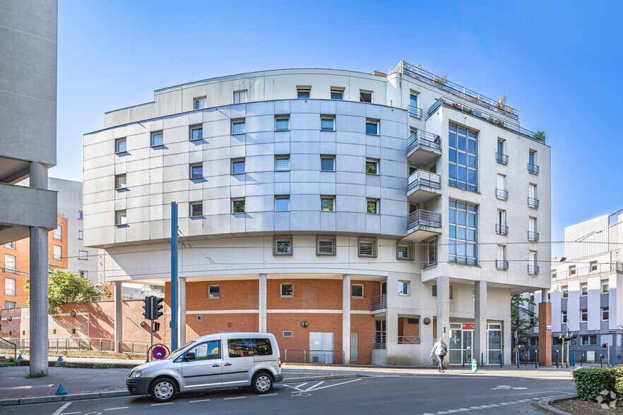 Immeuble residentiel dans Saint-Denis à vendre - Photo de l’immeuble – Image 2 sur 4