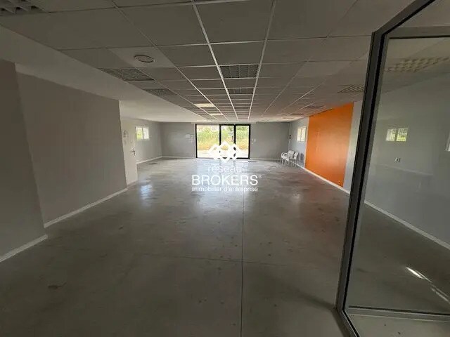Local commercial dans Saint-Cyr-sur-Mer à louer - Photo de l’immeuble – Image 1 sur 4