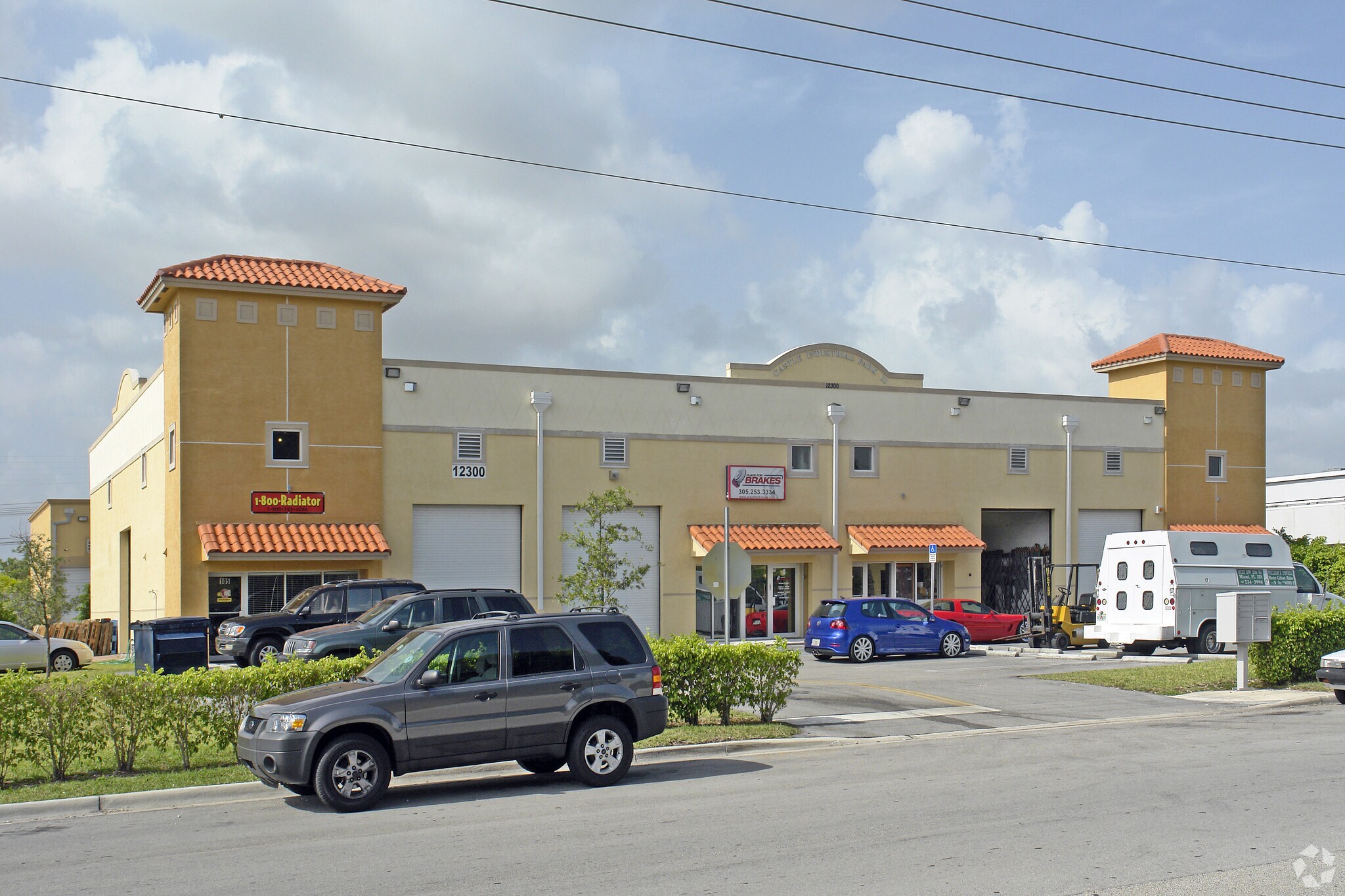 12300 SW 130th St, Miami, FL à louer Photo principale– Image 1 sur 10