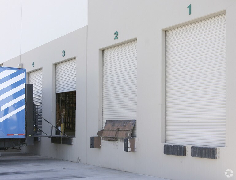 3455 W Reno Ave, Las Vegas, NV à louer - Photo de l’immeuble – Image 3 sur 7