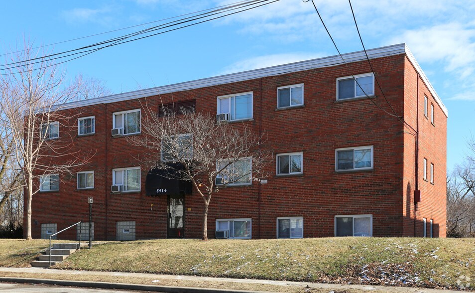 8400-8414 Anthony Wayne Ave, Cincinnati, OH à vendre - Photo principale – Image 1 sur 27
