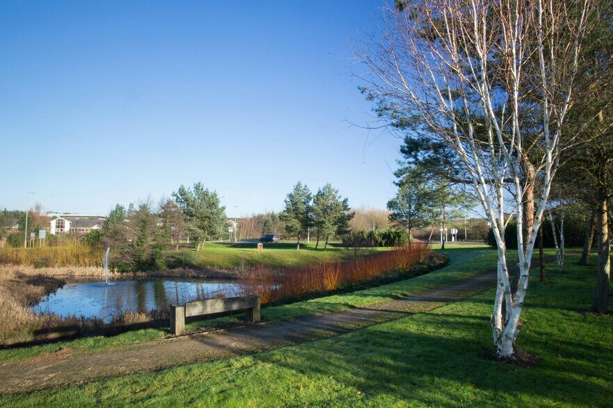 Lake View Dr, Nottingham à louer - Photo de l’immeuble – Image 3 sur 12