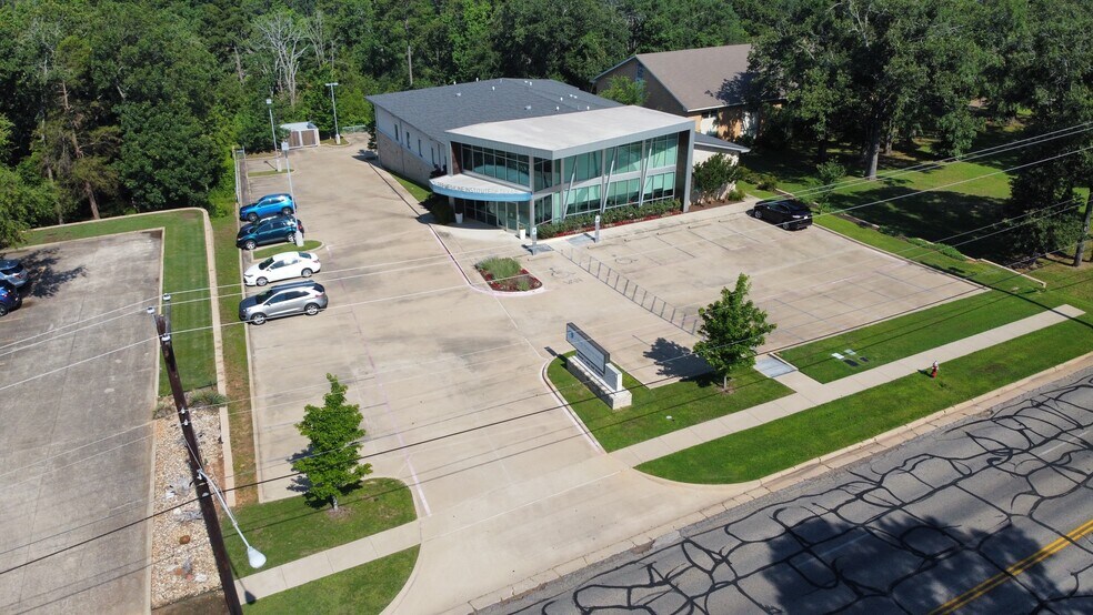 3187 Paluxy Dr, Tyler, TX à louer - Photo de l’immeuble – Image 3 sur 30