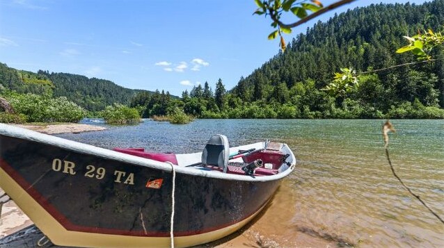 24828 State Highway 38, Elkton, OR à vendre - Photo de l’immeuble – Image 3 sur 14