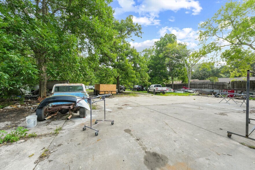 1415 Massey Tompkins Rd, Baytown, TX à vendre - Photo de l’immeuble – Image 3 sur 13