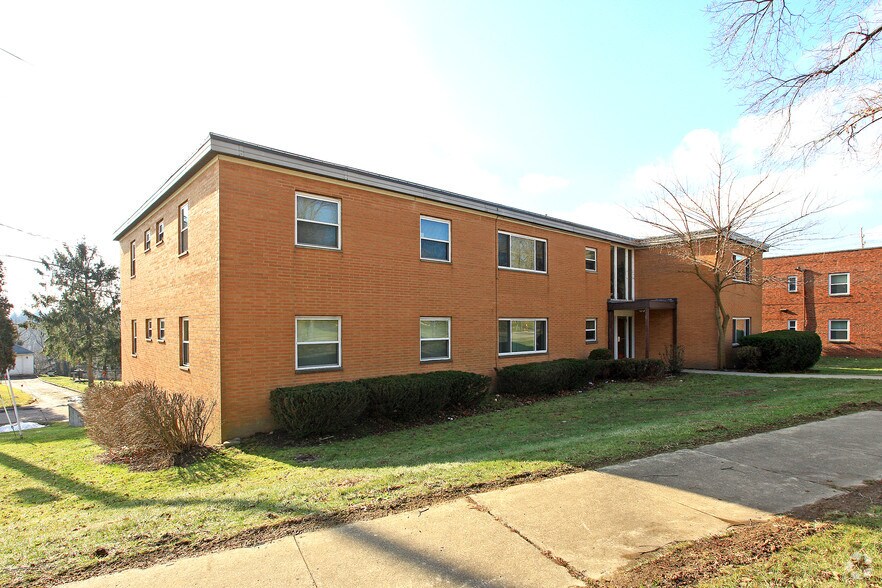 200-204 Solon Rd, Bedford, OH à vendre - Photo principale – Image 1 sur 29