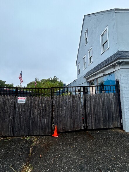 193 W Main St, Bay Shore, NY à vendre - Photo de l’immeuble – Image 3 sur 3