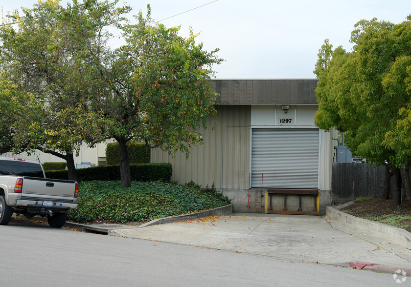1297 Dynamic St, Petaluma, CA à louer - Photo de l’immeuble – Image 3 sur 6