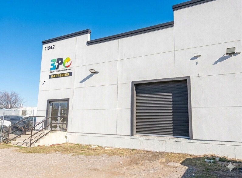 11642 Harry Hines, Dallas, TX à louer - Photo principale – Image 1 sur 2