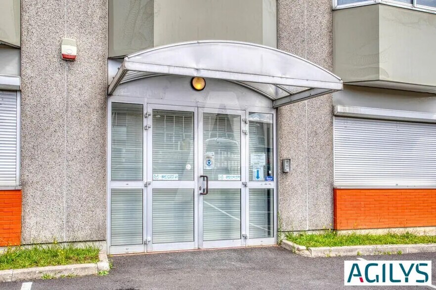 Local d’activités dans Villejuif à louer - Hall d’entrée – Image 3 sur 6