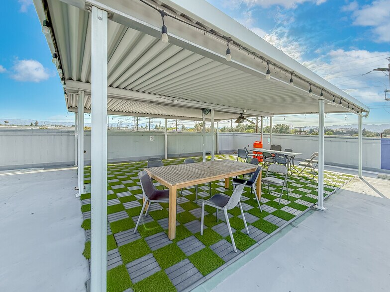 9540 De Soto Ave, Chatsworth, CA à louer - Photo de l’immeuble – Image 3 sur 9