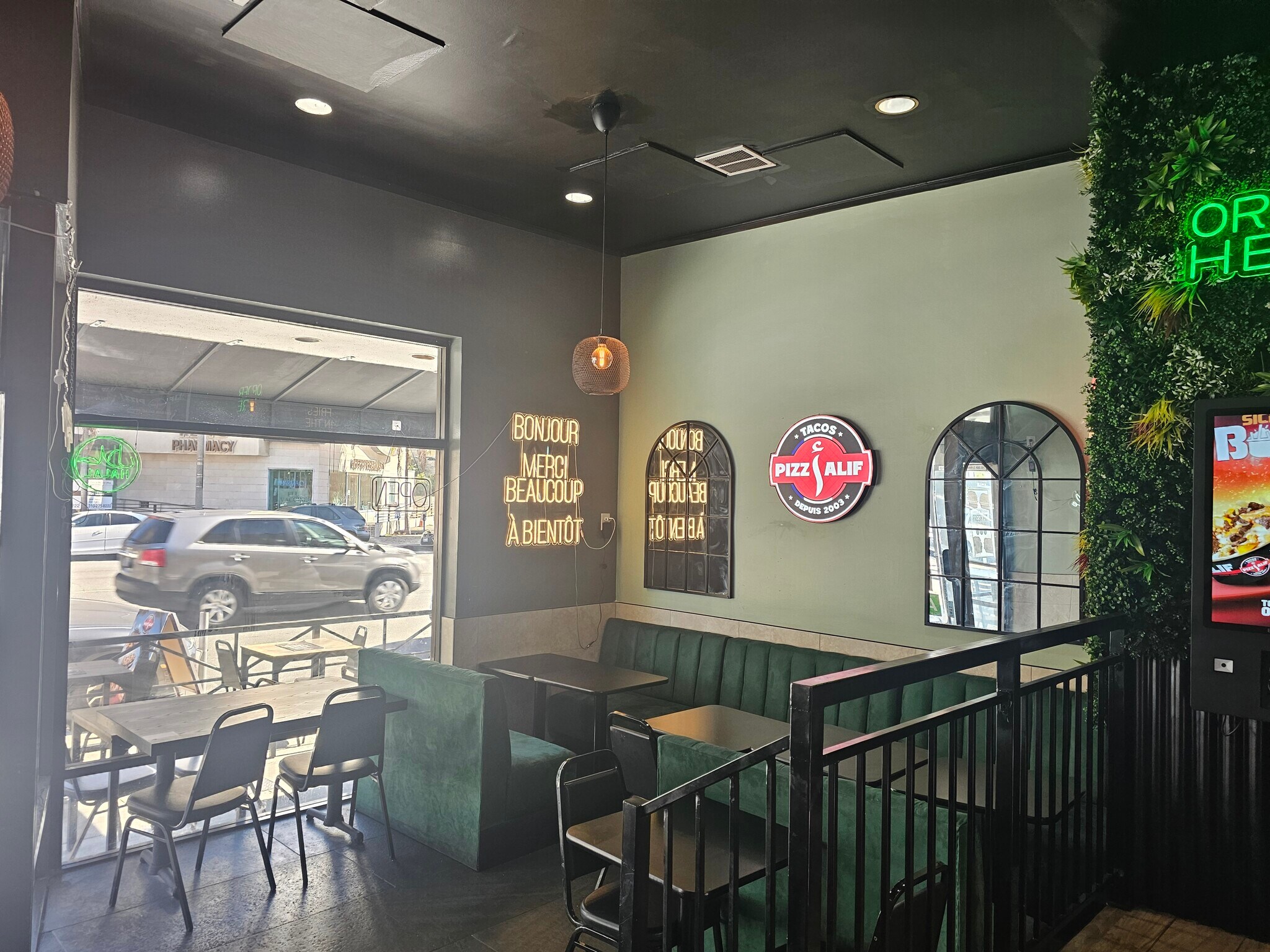 233 S La Cienega Blvd, Beverly Hills, CA à louer Photo principale– Image 1 sur 10