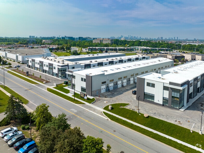 5270 Solar Dr, Mississauga, ON à vendre - Aérien – Image 2 sur 12