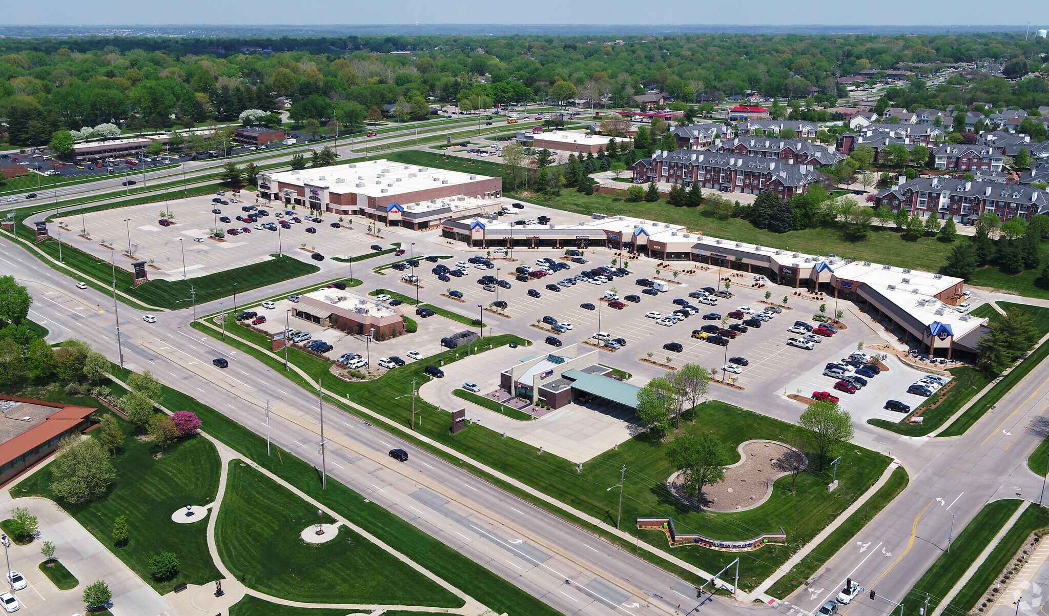86th St, Urbandale, IA à louer Photo de l’immeuble– Image 1 sur 21