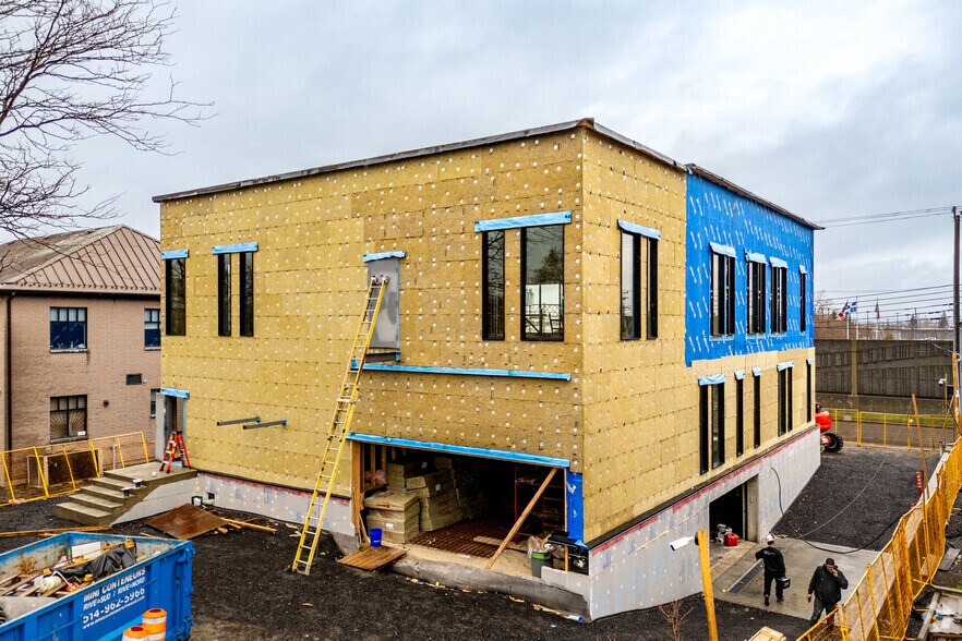 7980 Boul Métropolitain E, Anjou, QC à louer - Photo de l’immeuble – Image 2 sur 4
