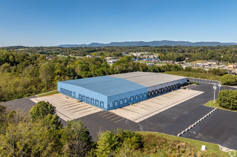 640 N Northpark Dr, Clinton, TN à louer - Photo de l’immeuble – Image 1 sur 8