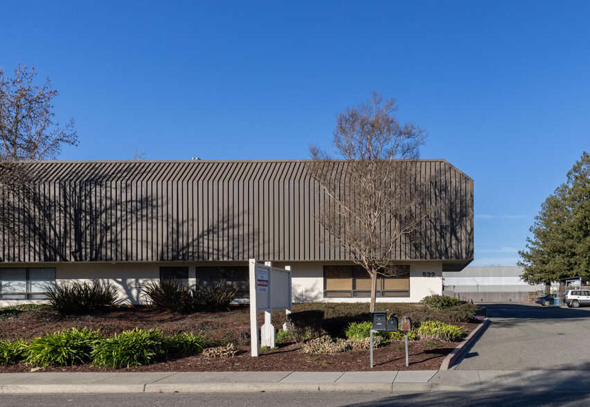 522 Martin Ave, Rohnert Park, CA à louer - Photo de l’immeuble – Image 2 sur 12