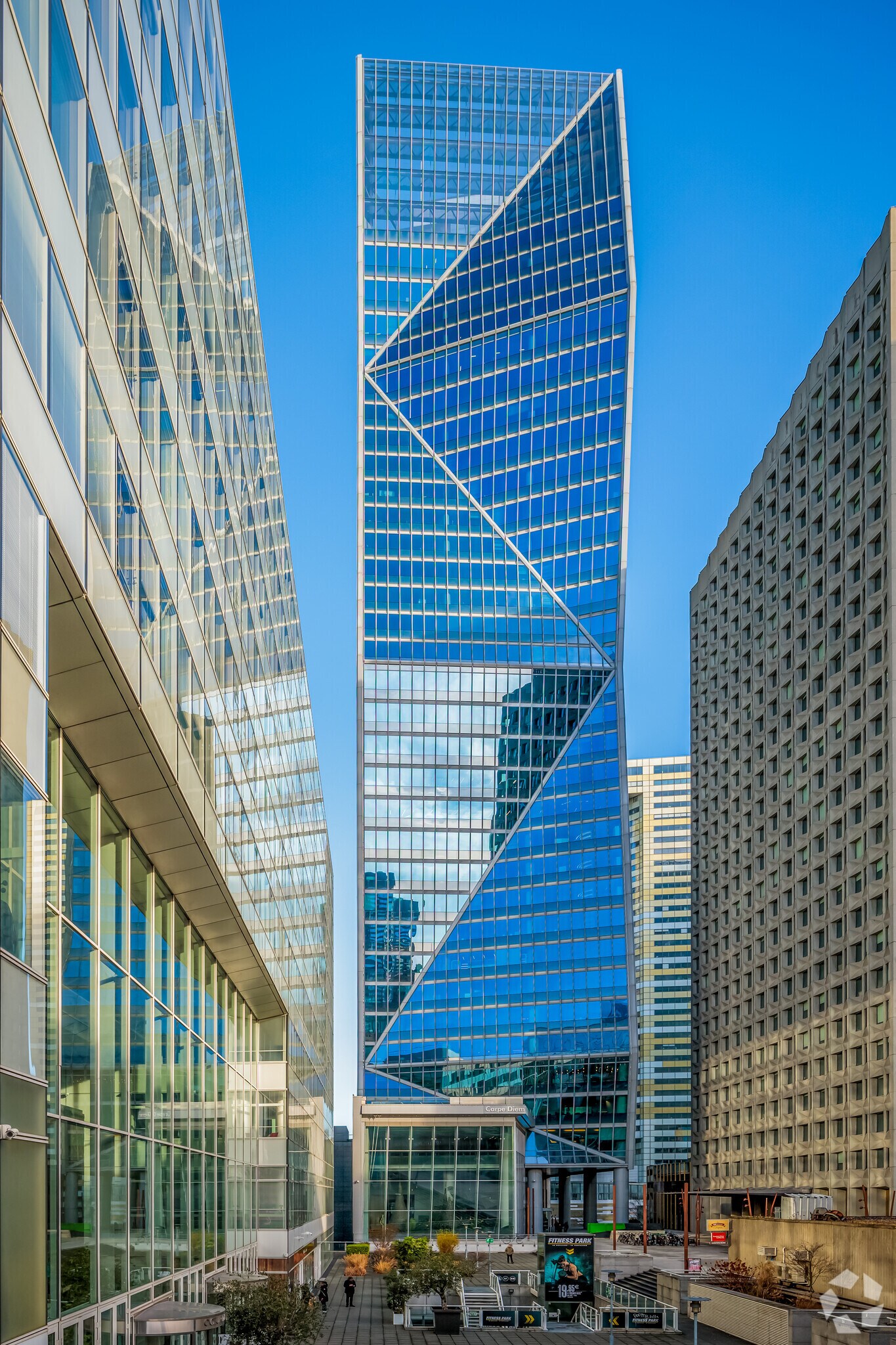 31 Place Des Corolles, Courbevoie à louer Photo principale– Image 1 sur 5