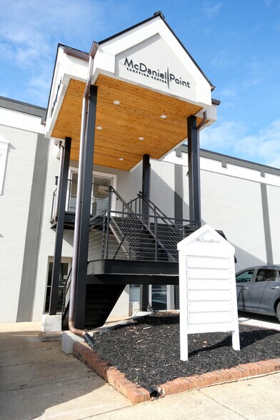 1990 Augusta St, Greenville, SC à louer - Photo de l’immeuble – Image 3 sur 15