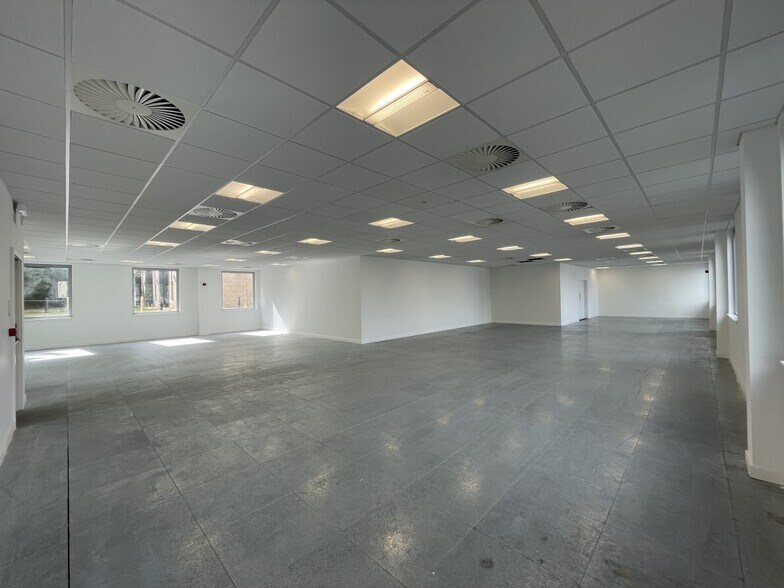 Almondvale Way, Livingston à louer - Photo de l’immeuble – Image 2 sur 4