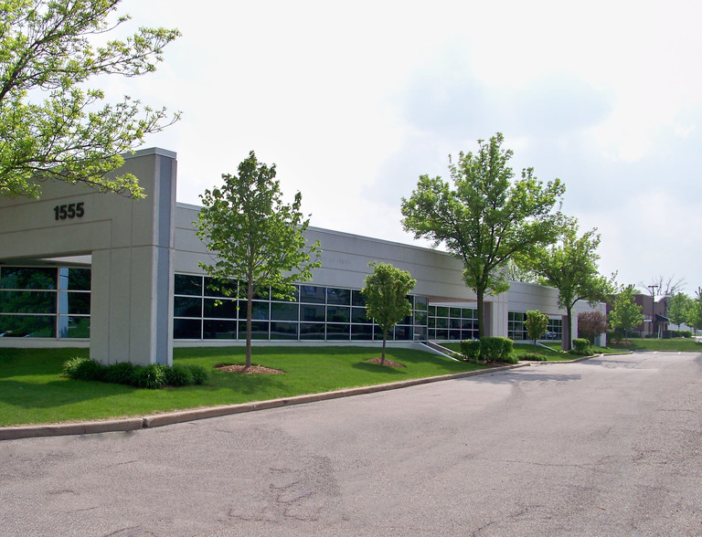 1551-1555 Bond St, Naperville, IL à louer - Photo de l’immeuble – Image 2 sur 6