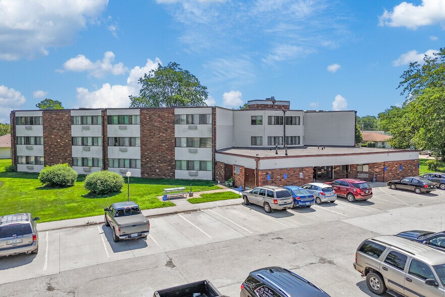 704 E Mapleleaf Dr, Mount Pleasant, IA à vendre - Photo de l’immeuble – Image 3 sur 22