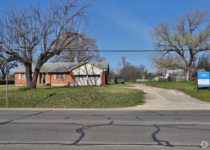 117 N Broadway, Joshua, TX à vendre - Photo de l’immeuble – Image 2 sur 6