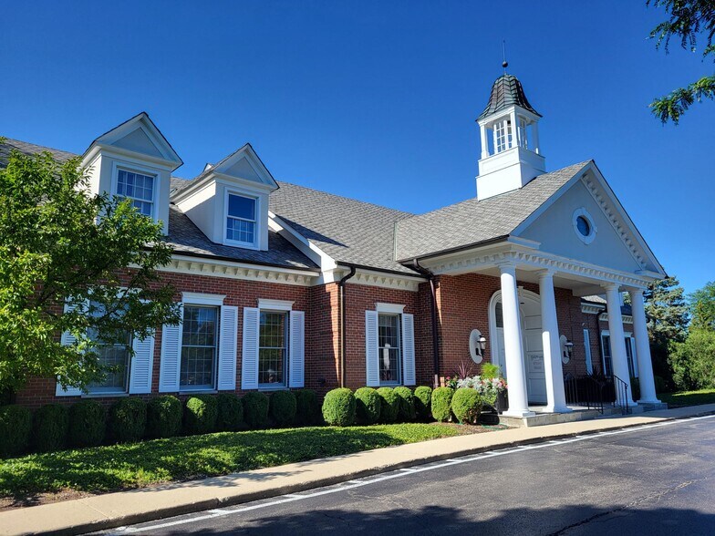 1025 W Everett Rd, Lake Forest, IL à louer - Photo de l’immeuble – Image 2 sur 12