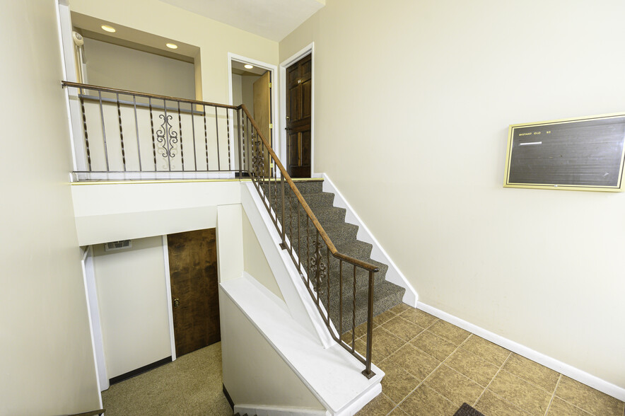 2500 Brewerton Rd, Mattydale, NY à louer - Photo de l’immeuble – Image 3 sur 16