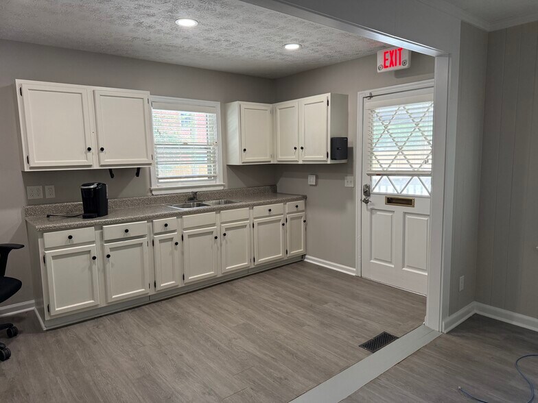 137 Powers Ferry Rd, Marietta, GA à vendre - Photo de l’immeuble – Image 2 sur 15