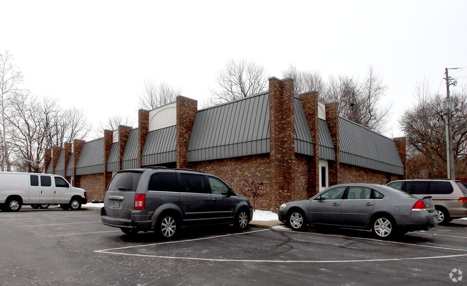 5105 Madison Ave, Indianapolis, IN à vendre - Photo principale – Image 1 sur 9