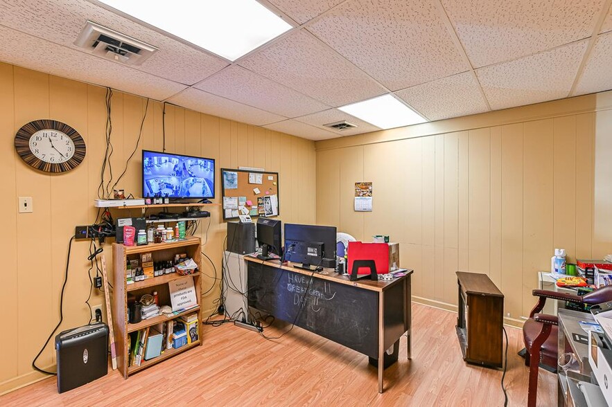 1102 Mineral Wells Ave, Paris, TN à vendre - Photo de l’immeuble – Image 3 sur 27