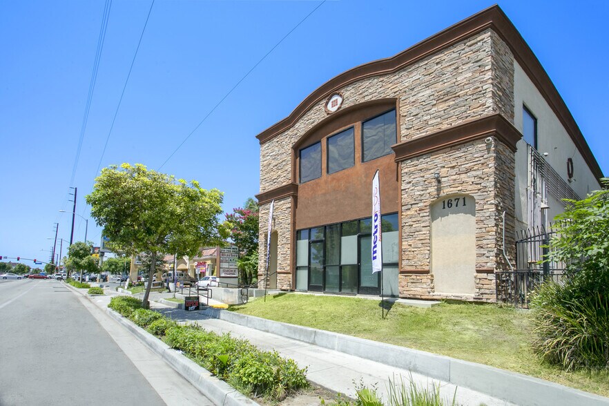 1671 W Katella Ave, Anaheim, CA à louer - Photo de l’immeuble – Image 3 sur 5